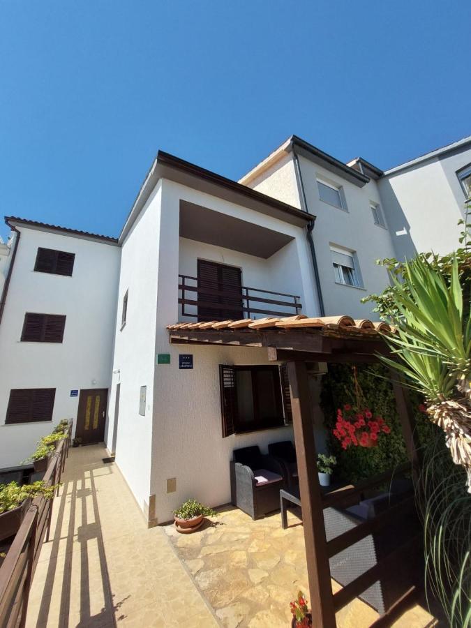 The Big Smile Apartments Pula Extérieur photo