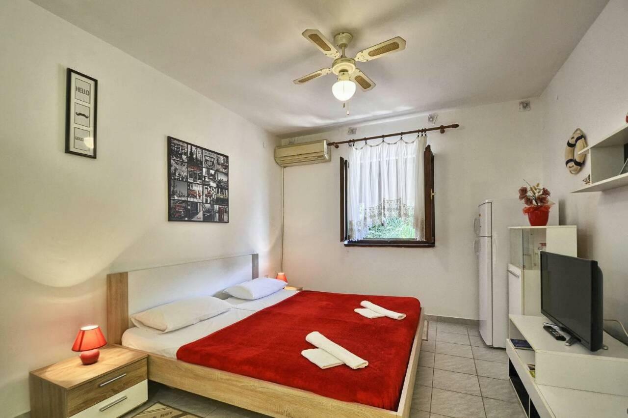The Big Smile Apartments Pula Extérieur photo