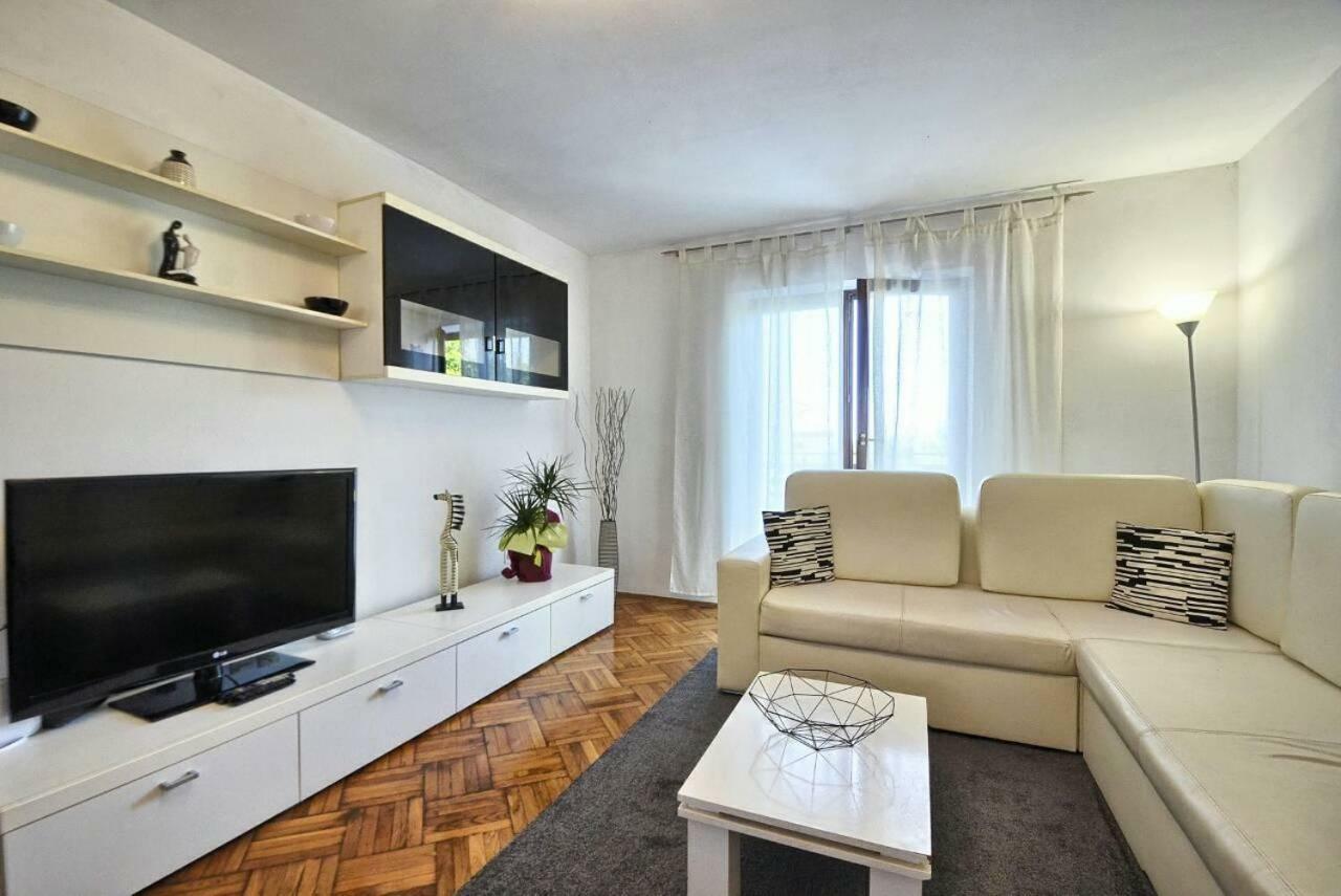 The Big Smile Apartments Pula Extérieur photo