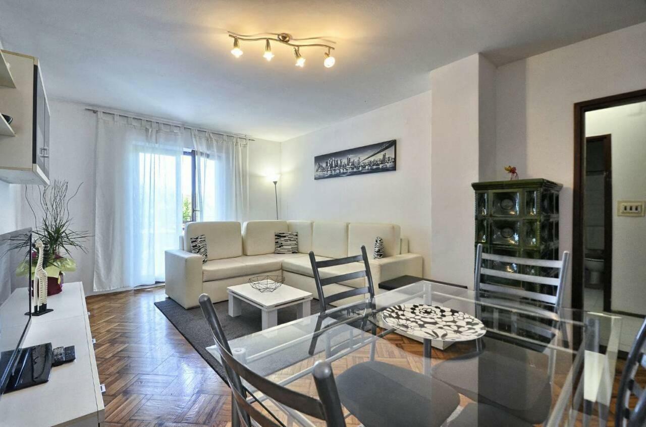 The Big Smile Apartments Pula Extérieur photo